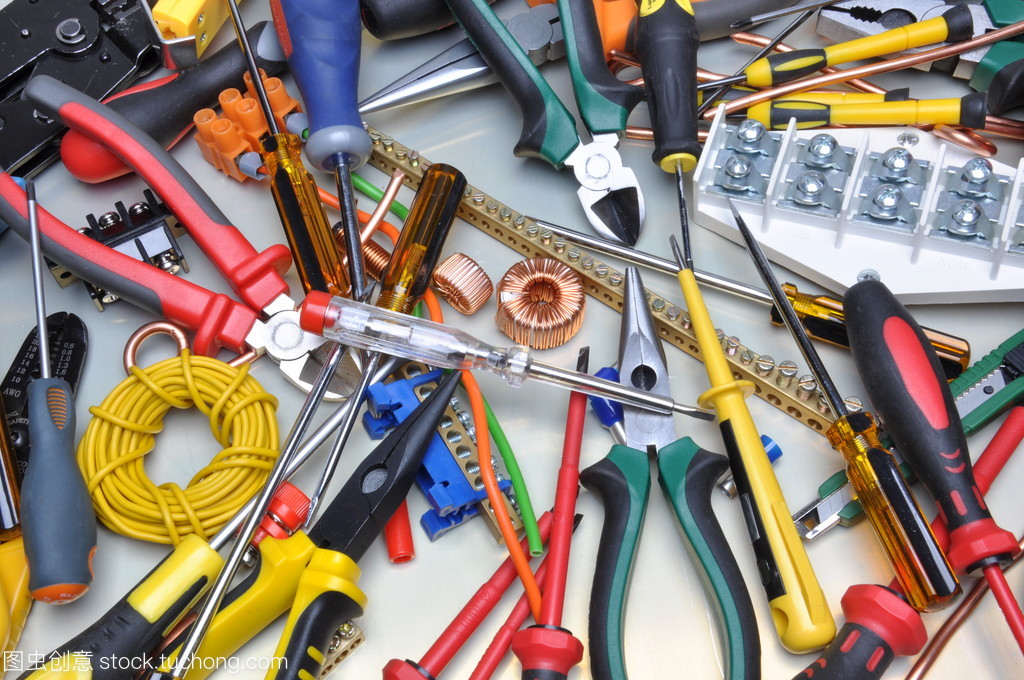 工具和组件工具包在电气设备中使用